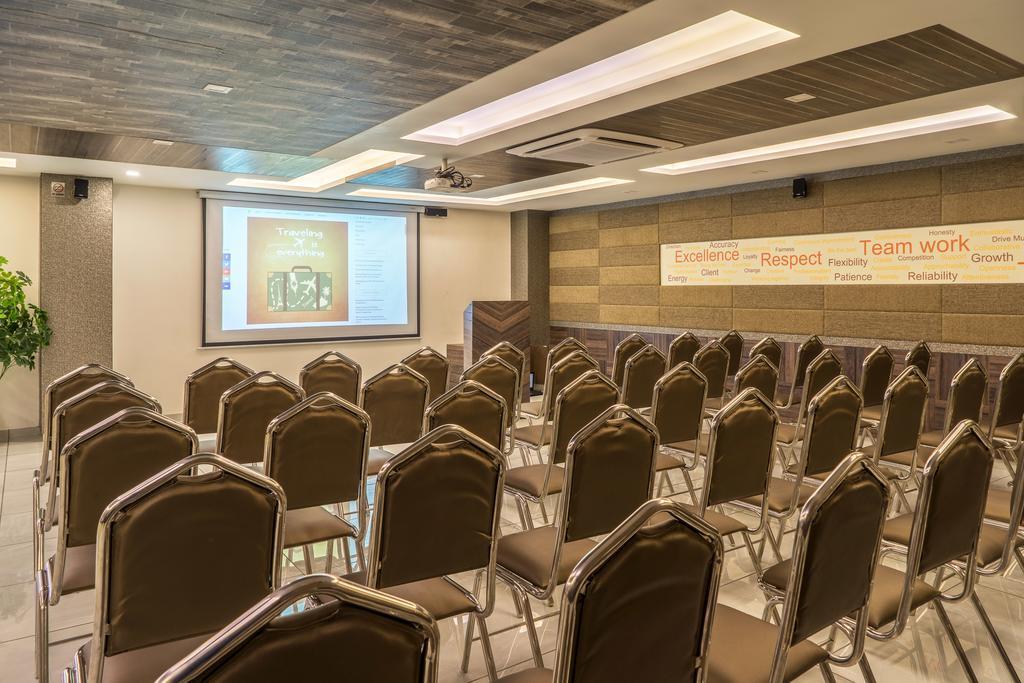 Treebo Unity Otel Amhedabad Dış mekan fotoğraf