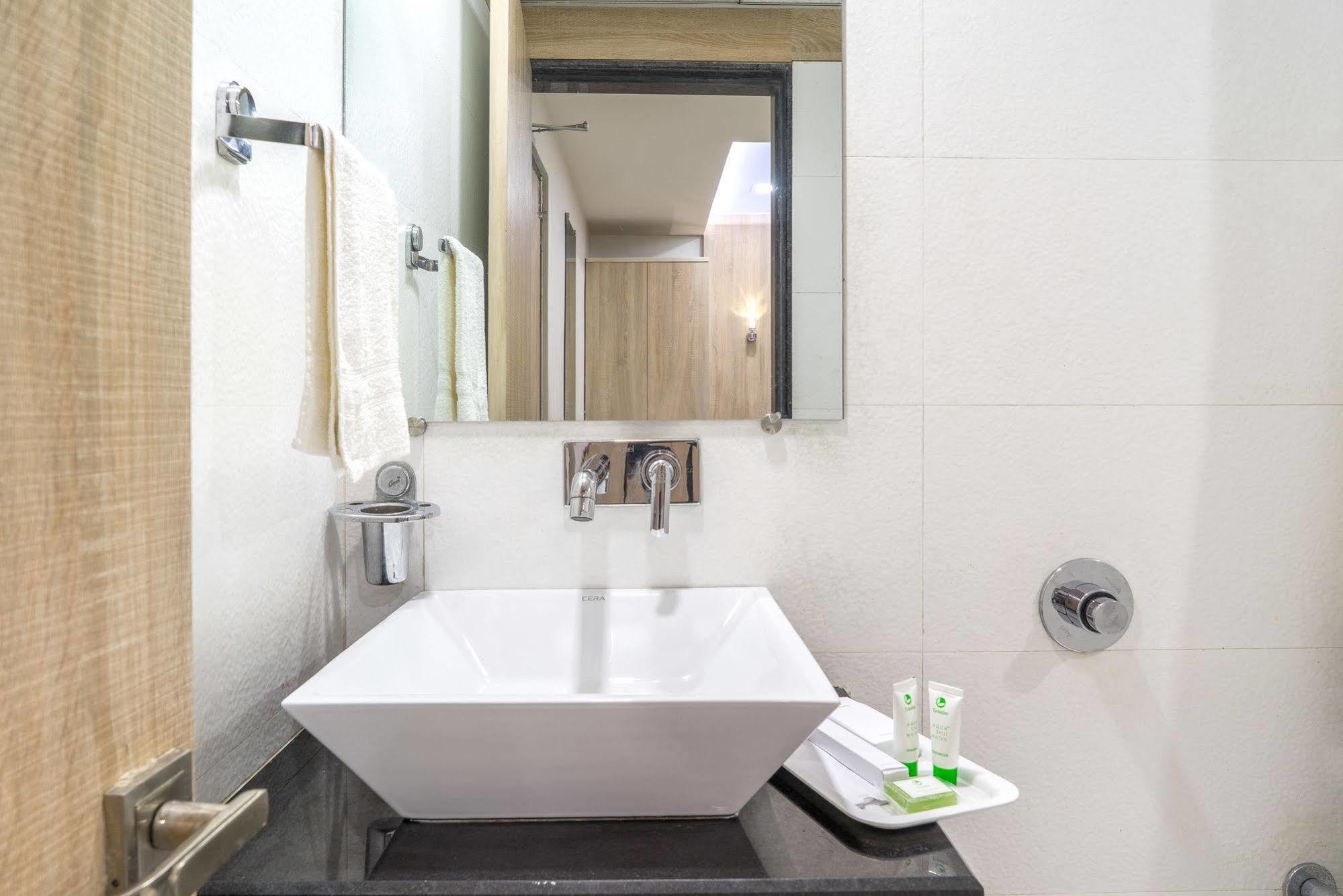 Treebo Unity Otel Amhedabad Dış mekan fotoğraf