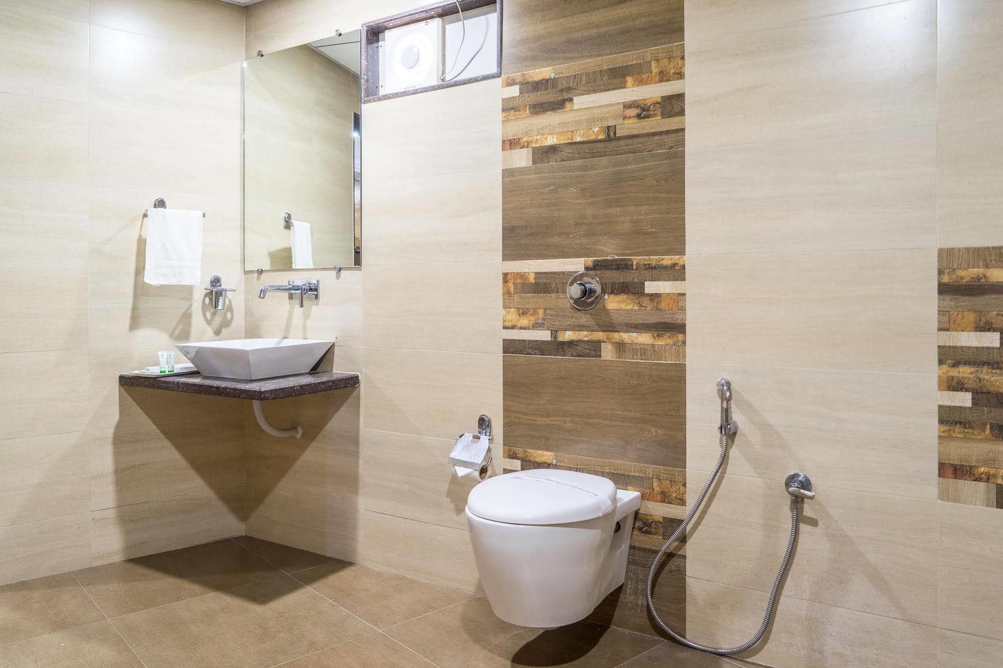 Treebo Unity Otel Amhedabad Dış mekan fotoğraf