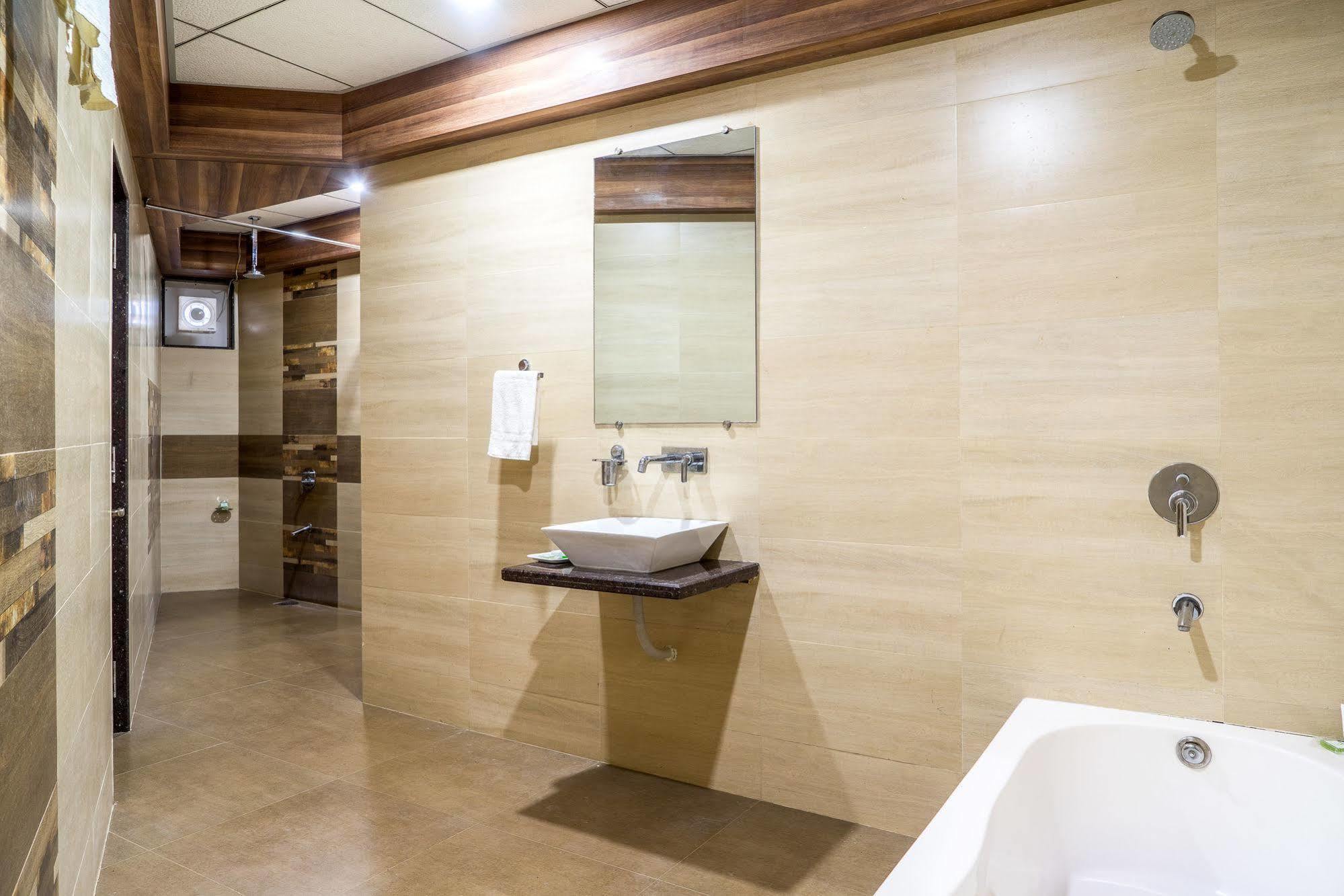 Treebo Unity Otel Amhedabad Dış mekan fotoğraf
